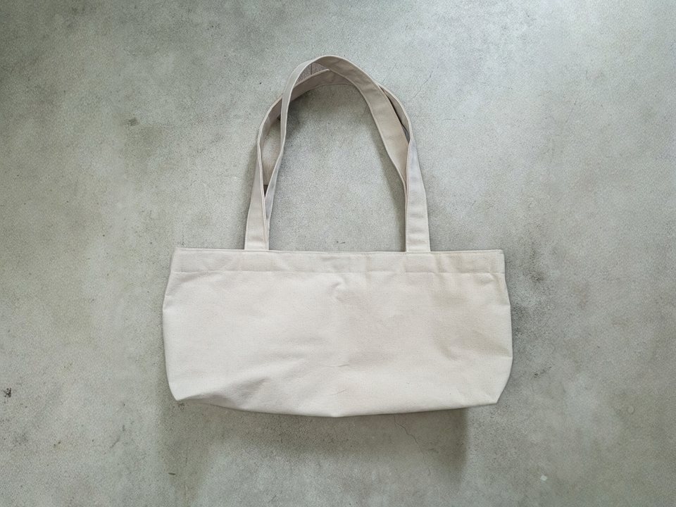 The SIZE WIDE canvas tote, wide and shallow, outer bag